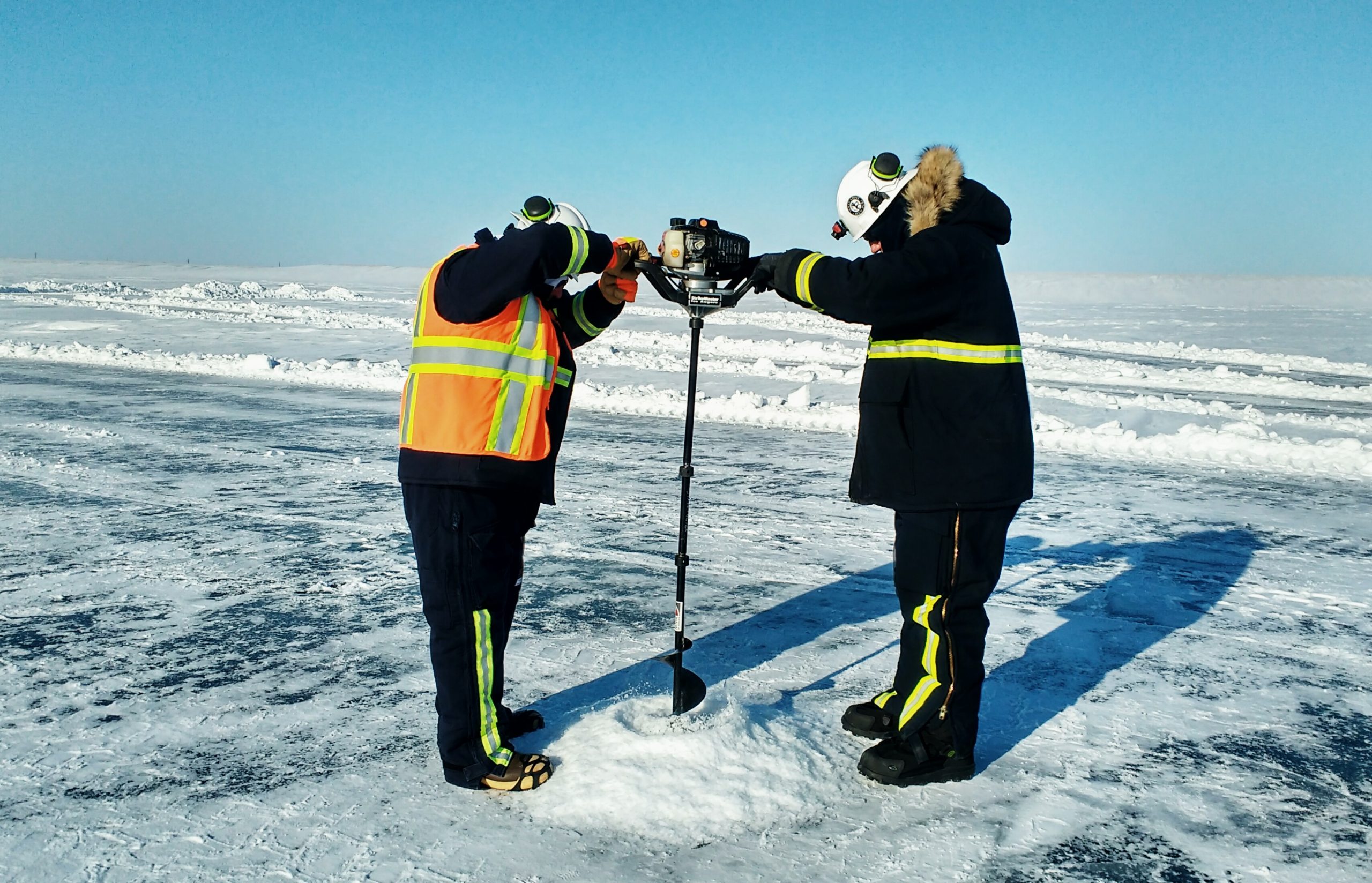 Practicing oil detection and delineation under-ice (Tactic T-3) on the sea ice using ice auger